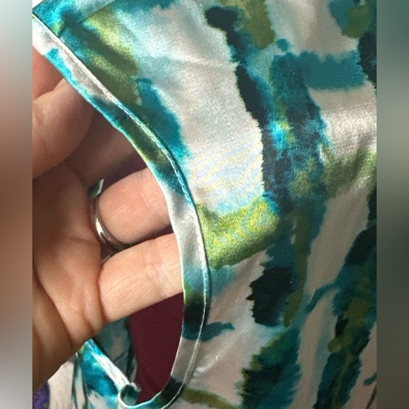 Jones wear stretch satin sleeveless cowl neckline pullover blouse. - Picture 5 of 7